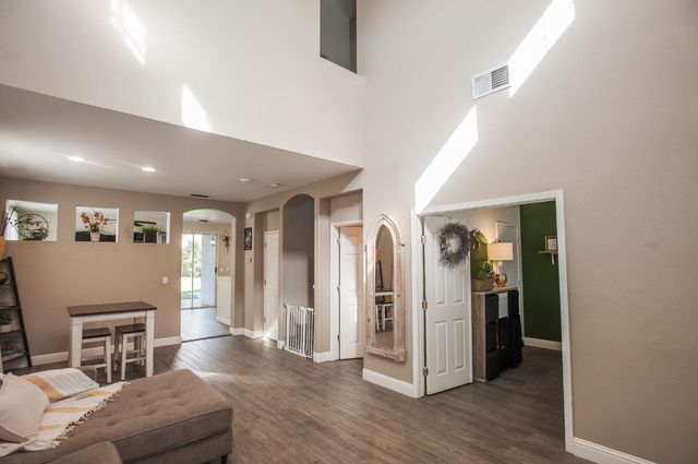 9355 Bennoel Way, Elk Grove, CA 95758