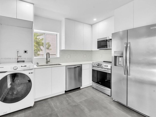 11900 N Bayshore Dr 1-8, North Miami, FL 33181