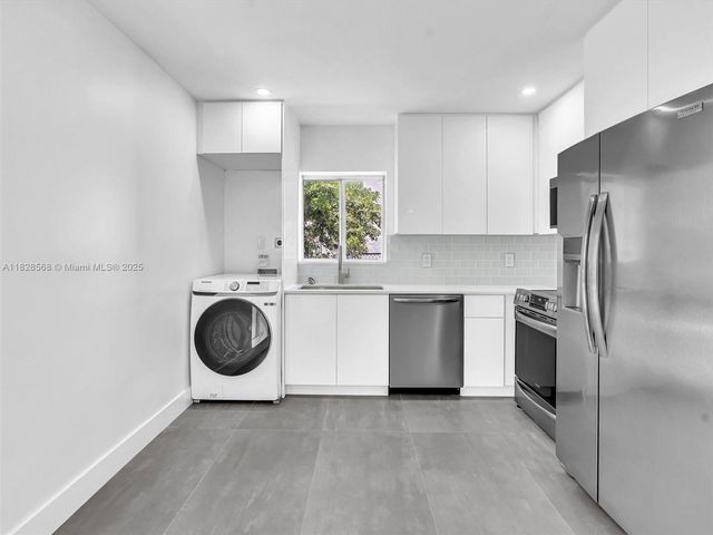 11900 N Bayshore Dr 1-8, North Miami, FL 33181