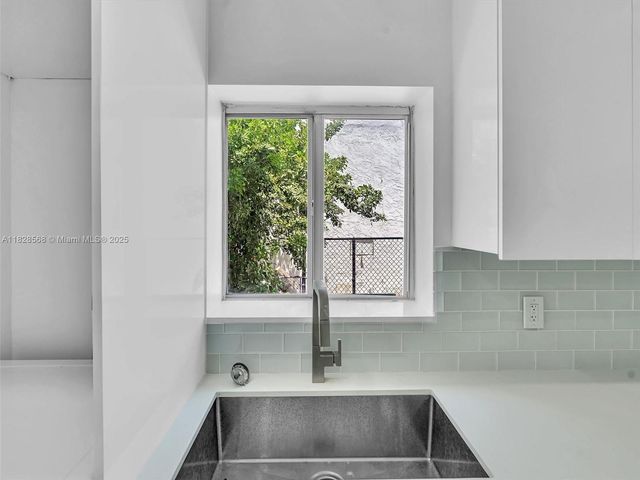 11900 N Bayshore Dr 1-8, North Miami, FL 33181