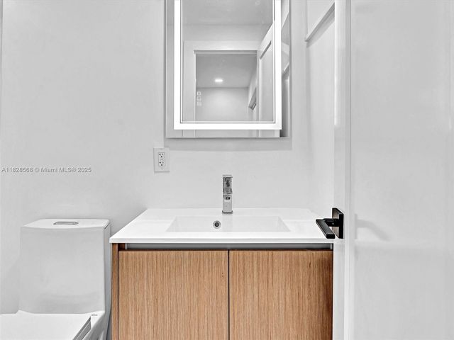 11900 N Bayshore Dr 1-8, North Miami, FL 33181