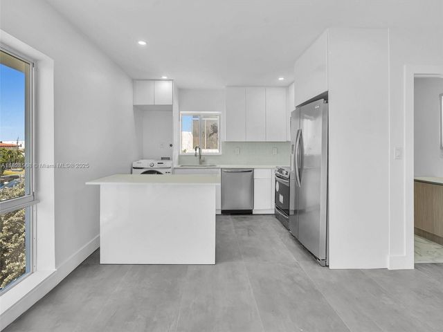 11900 N Bayshore Dr 1-8, North Miami, FL 33181