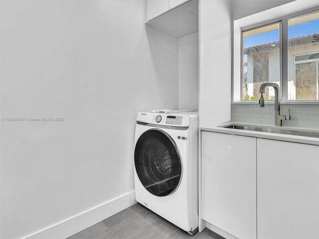 11900 N Bayshore Dr 1-8, North Miami, FL 33181