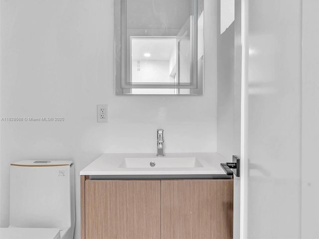 11900 N Bayshore Dr 1-8, North Miami, FL 33181