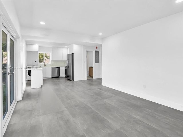 11900 N Bayshore Dr 1-8, North Miami, FL 33181