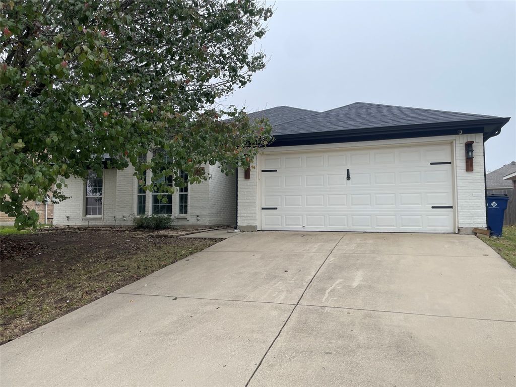 1014 Thistle Meade Circle, Burleson, TX 76028