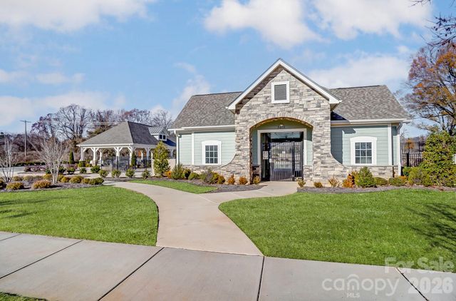 5222 Wyes Oak Lane, Charlotte, NC 28269