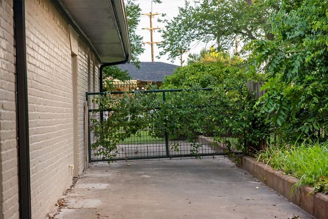 1004 Western Hills Drive, Sherman, TX 75092