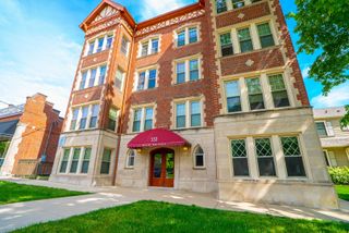 530 Hillside Avenue 1-N, Glen Ellyn, IL 60137