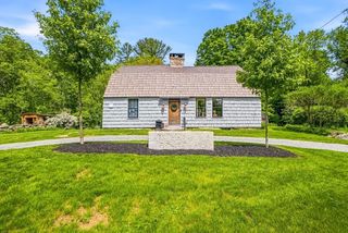 52 Elm St, Upton, MA 01568