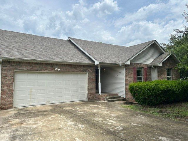 3277 S Senseney Cir, Clarksville, TN 37042