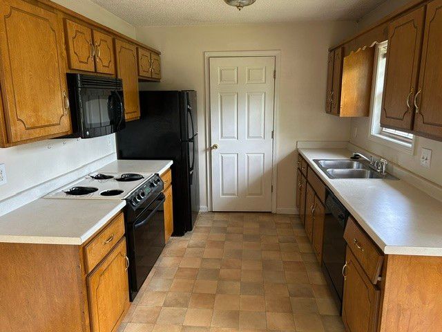 3277 S Senseney Cir, Clarksville, TN 37042