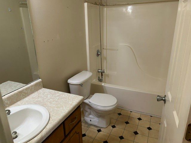 3277 S Senseney Cir, Clarksville, TN 37042