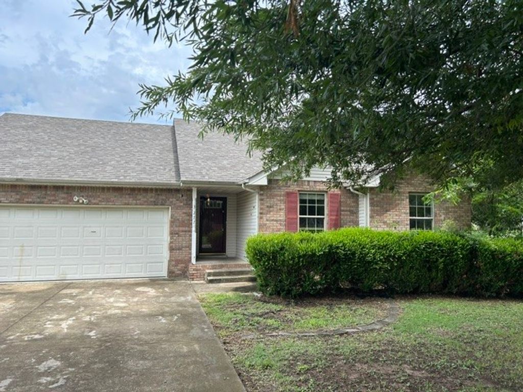 3277 S Senseney Cir, Clarksville, TN 37042