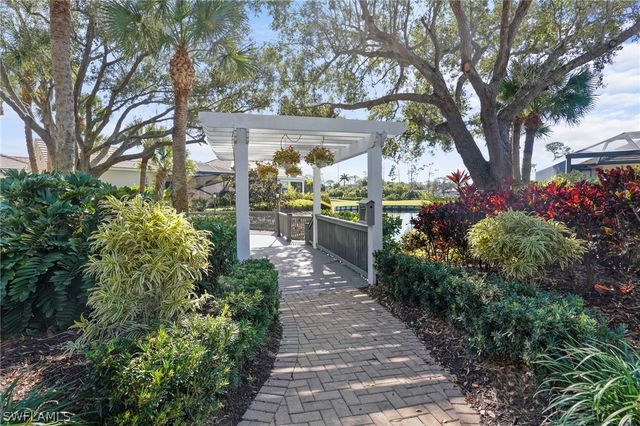 3660 Olde Cottage LN, Bonita Springs, FL 34134