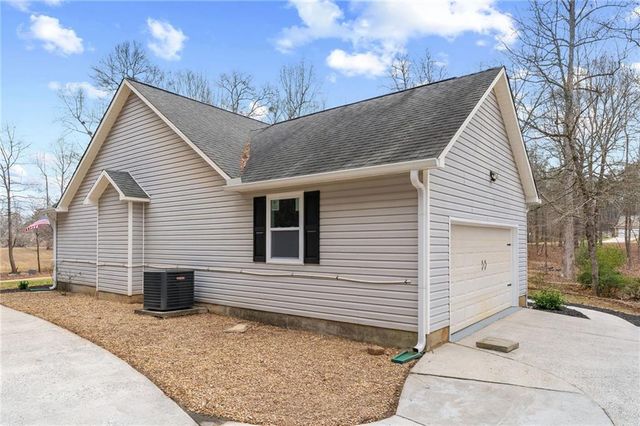 102 Discovery Bay NW, Milledgeville, GA 31061