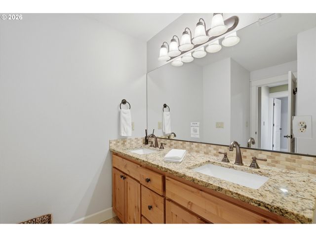 17141 Sw KING RICHARD Ct, Sherwood, OR 97140