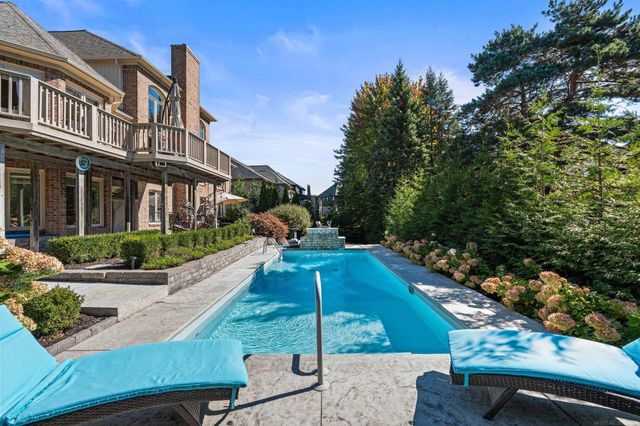 54185 Carrington Drive, Shelby Twp, MI 48316