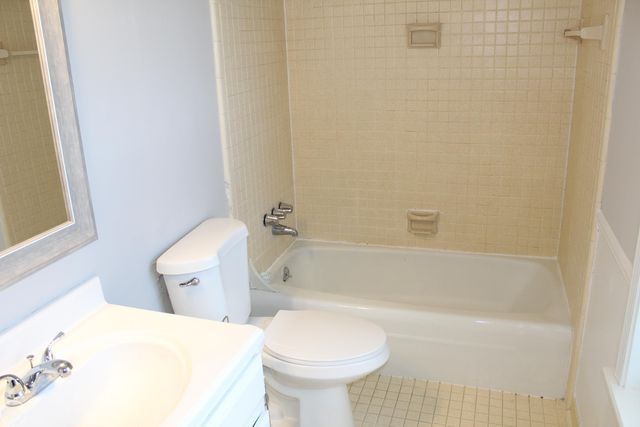 37448 Charter Oaks Boulevard bldg 122 unit 145, Clinton Township, MI 48036
