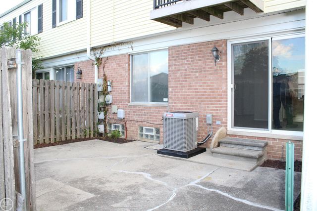 37448 Charter Oaks Boulevard bldg 122 unit 145, Clinton Township, MI 48036