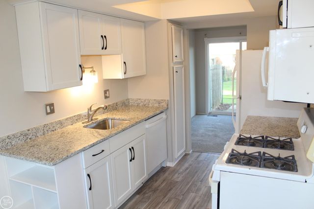 37448 Charter Oaks Boulevard bldg 122 unit 145, Clinton Township, MI 48036