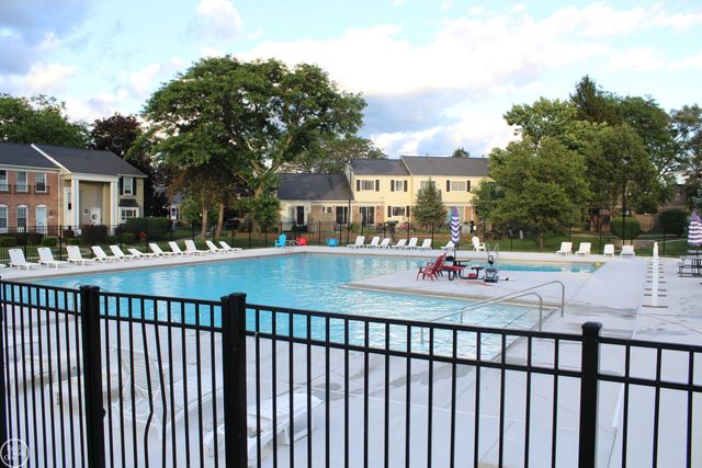 37448 Charter Oaks Boulevard bldg 122 unit 145, Clinton Township, MI 48036