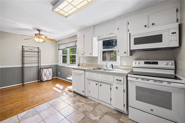 332 Galahad Drive, Henrietta, NY 14623