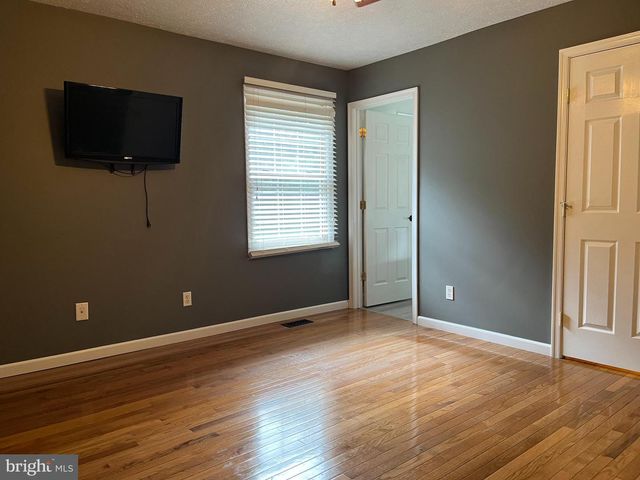 65 BENTLEY DR, Inwood, WV 25428