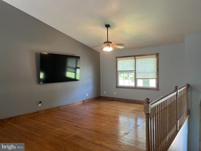 65 BENTLEY DR, Inwood, WV 25428