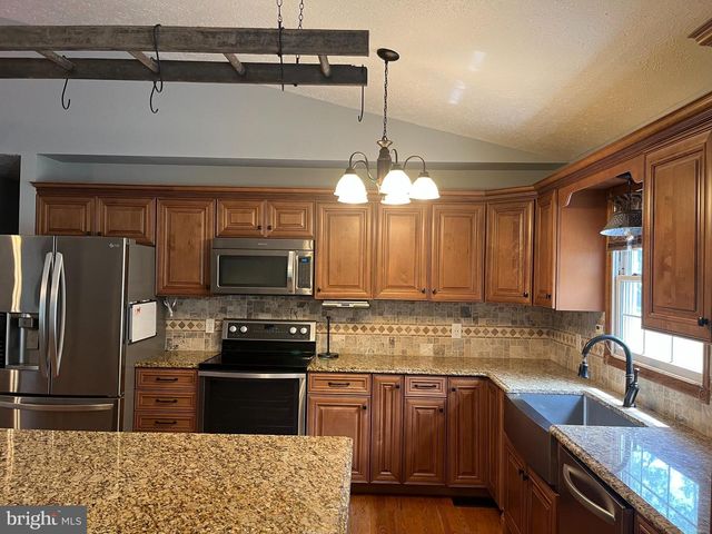 65 BENTLEY DR, Inwood, WV 25428