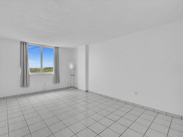 500 Bayview Drive 632, Sunny Isles Beach, FL 33160