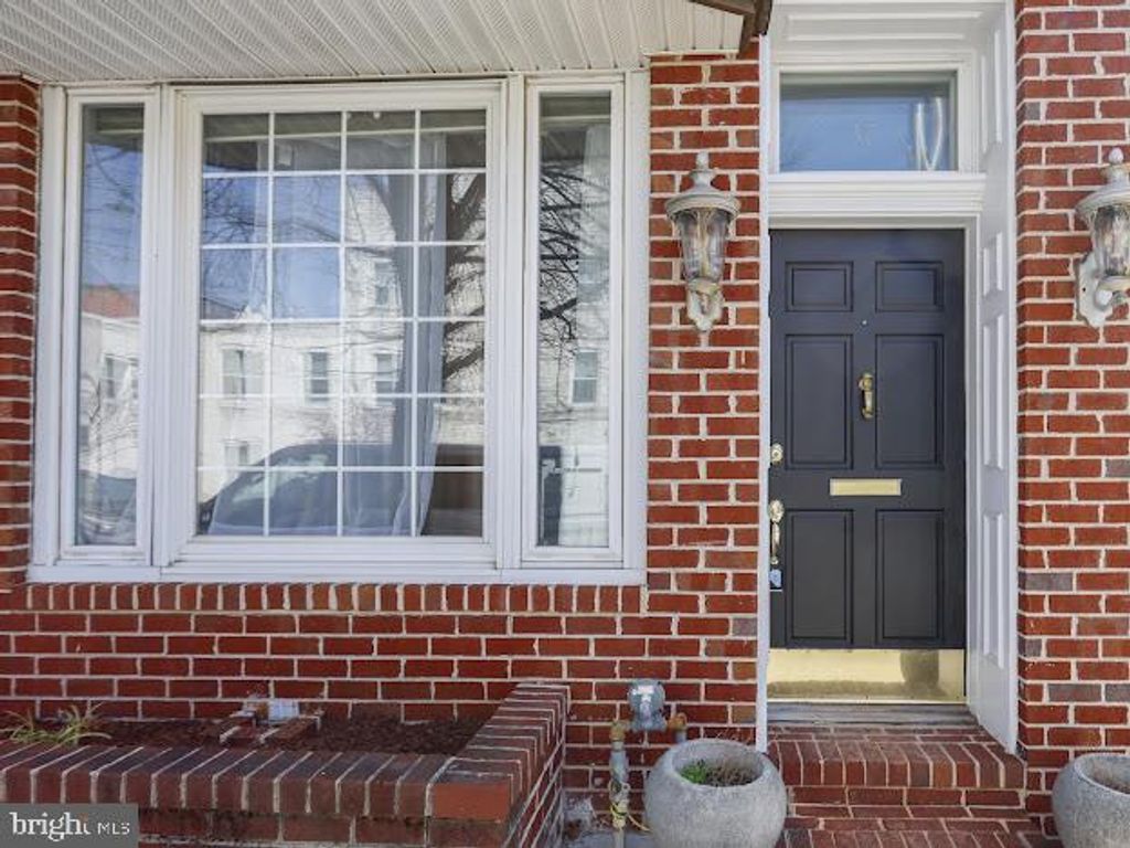 Image 1 of property listing at 37 S ANN ST S, Baltimore, MD 21231