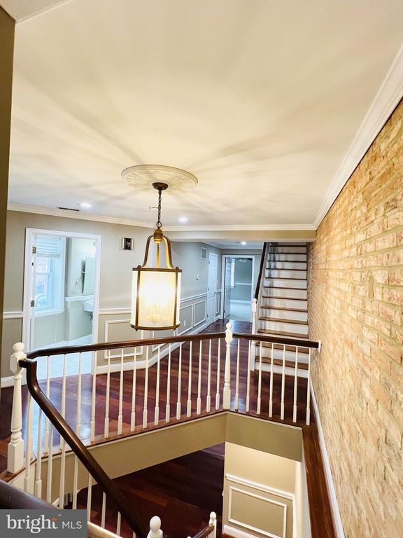 Image 10 of property listing at 37 S ANN ST S, Baltimore, MD 21231