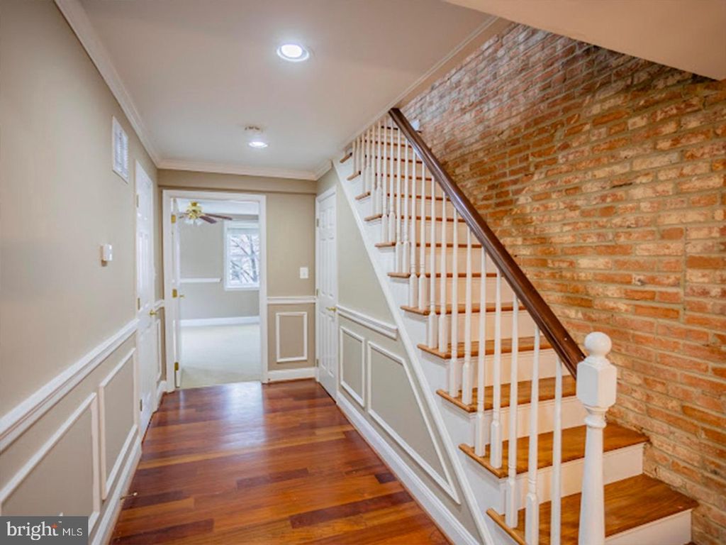 Image 19 of property listing at 37 S ANN ST S, Baltimore, MD 21231