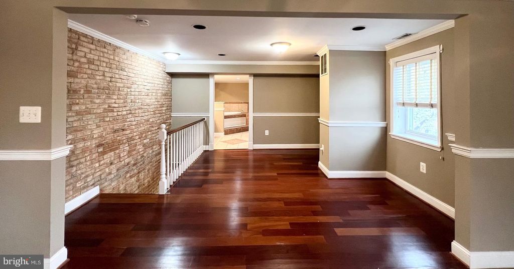 Image 20 of property listing at 37 S ANN ST S, Baltimore, MD 21231