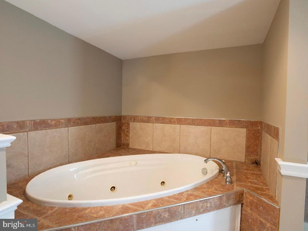 Image 23 of property listing at 37 S ANN ST S, Baltimore, MD 21231