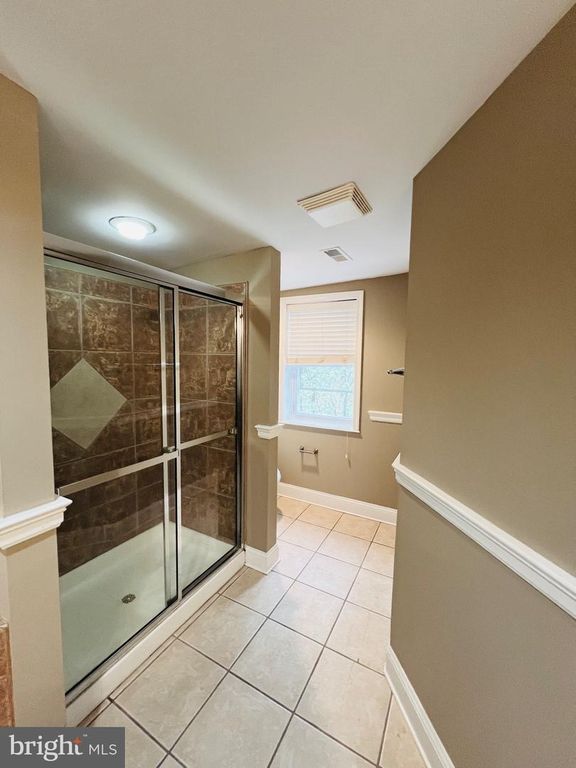 Image 24 of property listing at 37 S ANN ST S, Baltimore, MD 21231