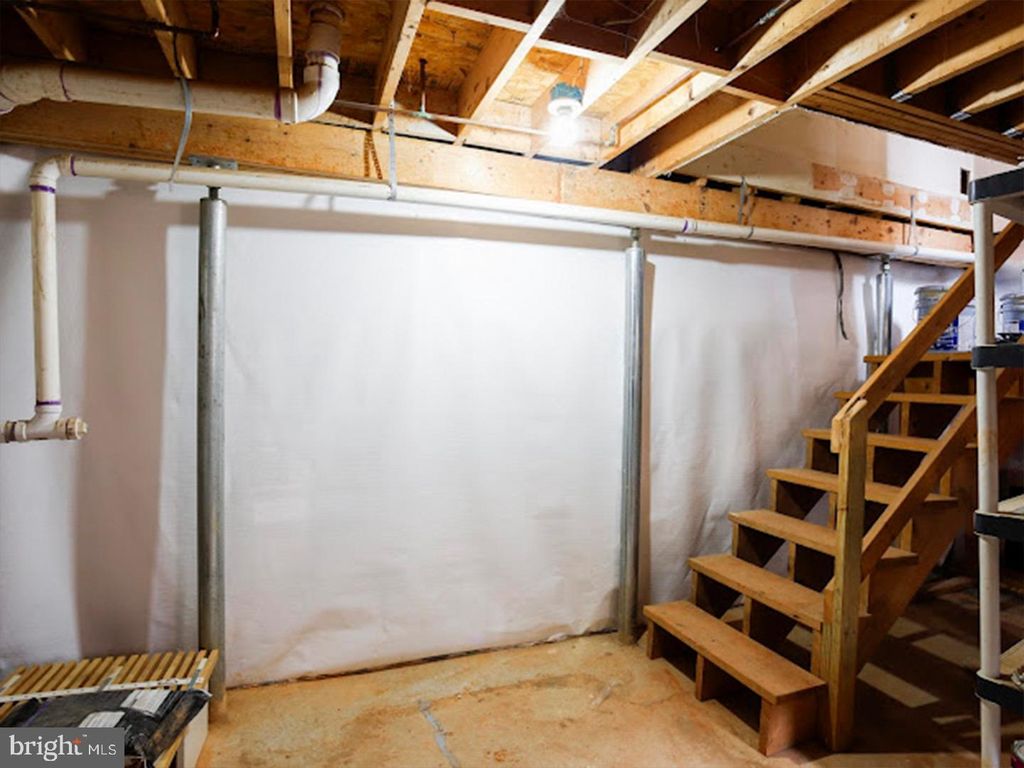 Image 26 of property listing at 37 S ANN ST S, Baltimore, MD 21231