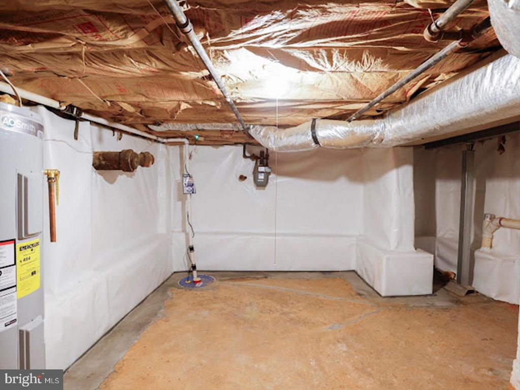 Image 27 of property listing at 37 S ANN ST S, Baltimore, MD 21231