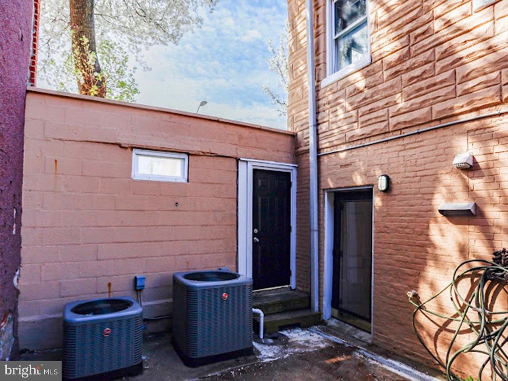 Image 29 of property listing at 37 S ANN ST S, Baltimore, MD 21231