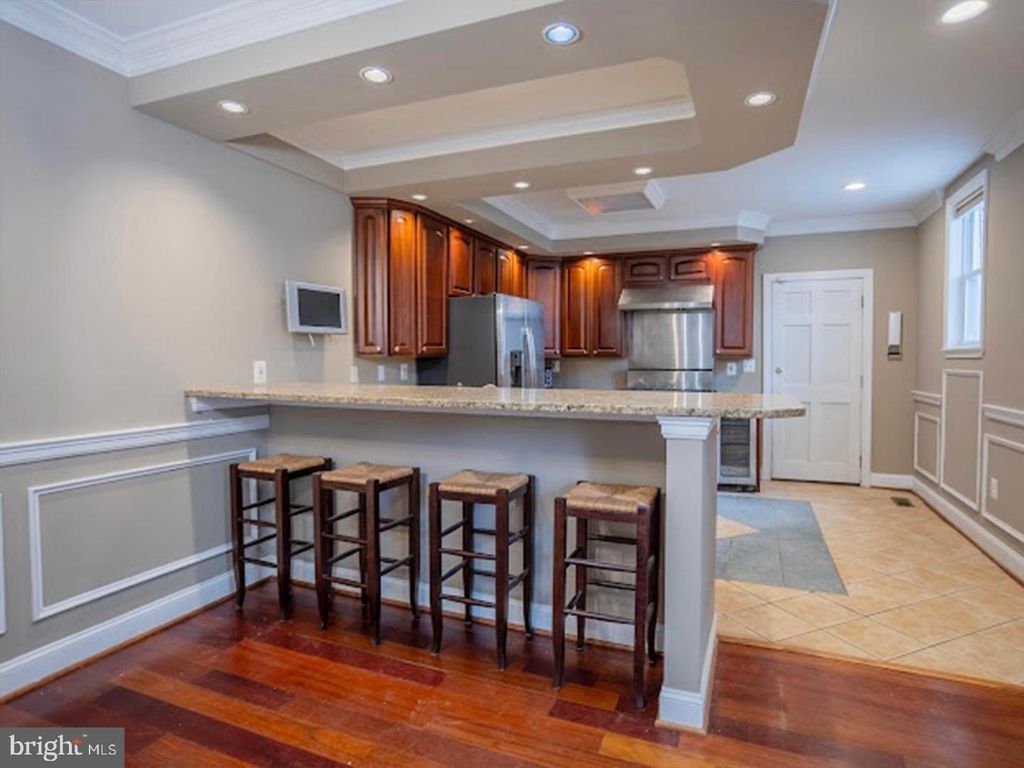 Image 6 of property listing at 37 S ANN ST S, Baltimore, MD 21231