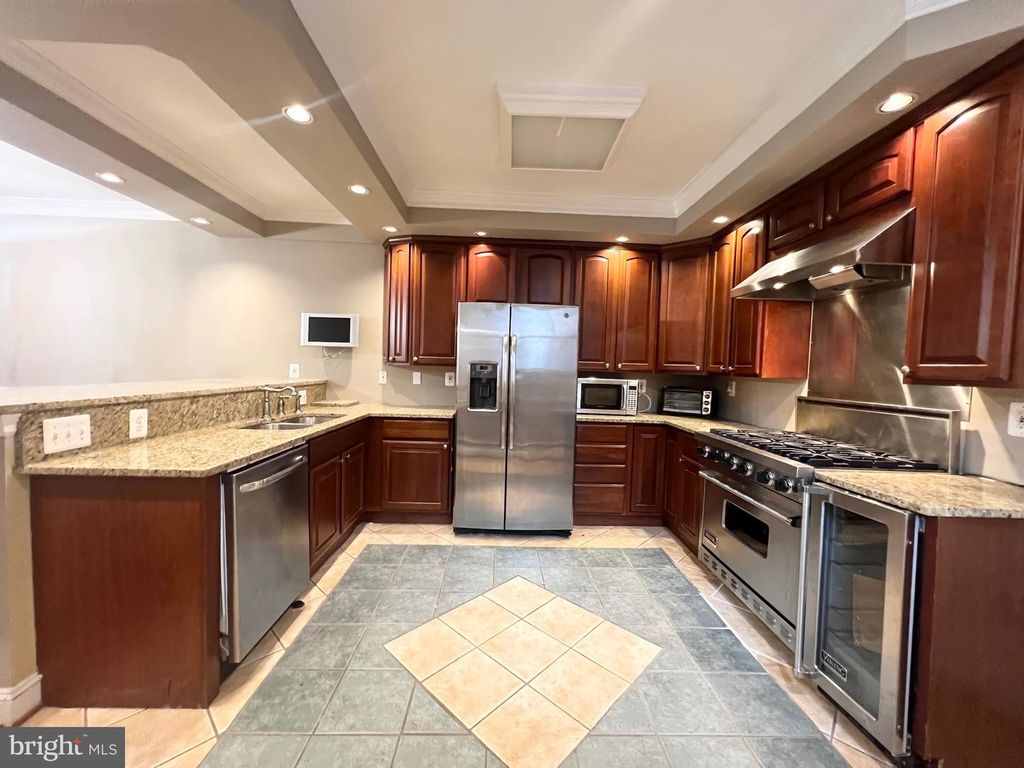 Image 8 of property listing at 37 S ANN ST S, Baltimore, MD 21231