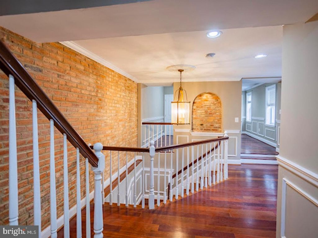 Image 9 of property listing at 37 S ANN ST S, Baltimore, MD 21231