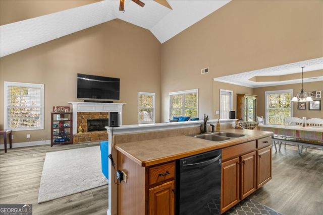 704 Williamsburg Court, Villa Rica, GA 30180