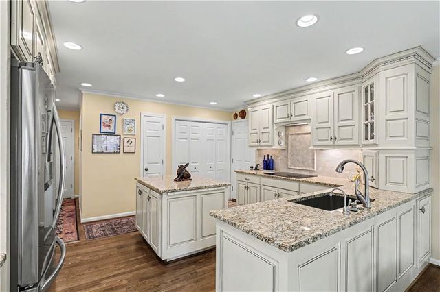 3211 W 83rd Terrace, Leawood, KS 66206