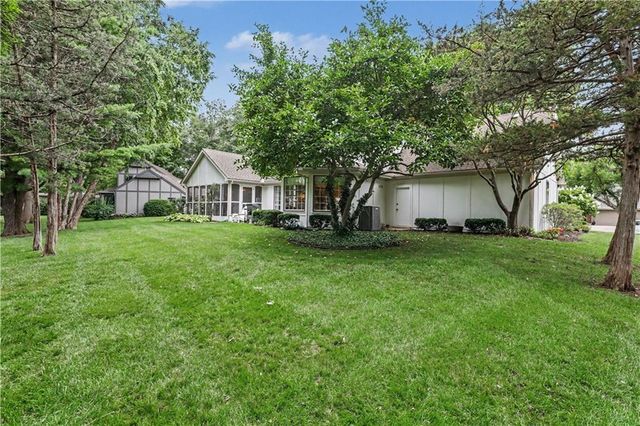 3211 W 83rd Terrace, Leawood, KS 66206