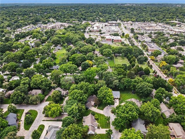 3211 W 83rd Terrace, Leawood, KS 66206