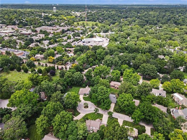 3211 W 83rd Terrace, Leawood, KS 66206