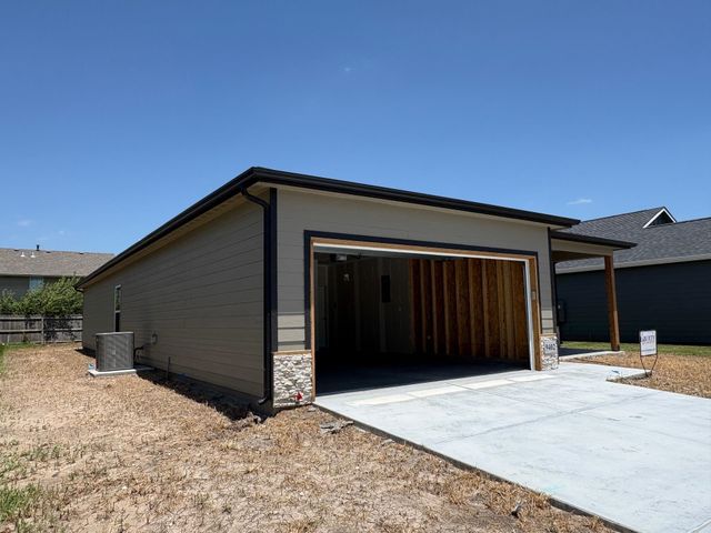 9402 E Creed St, Wichita, KS 67210