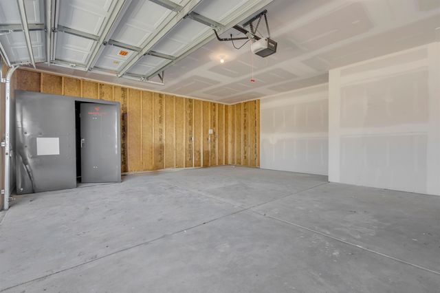 9402 E Creed St, Wichita, KS 67210